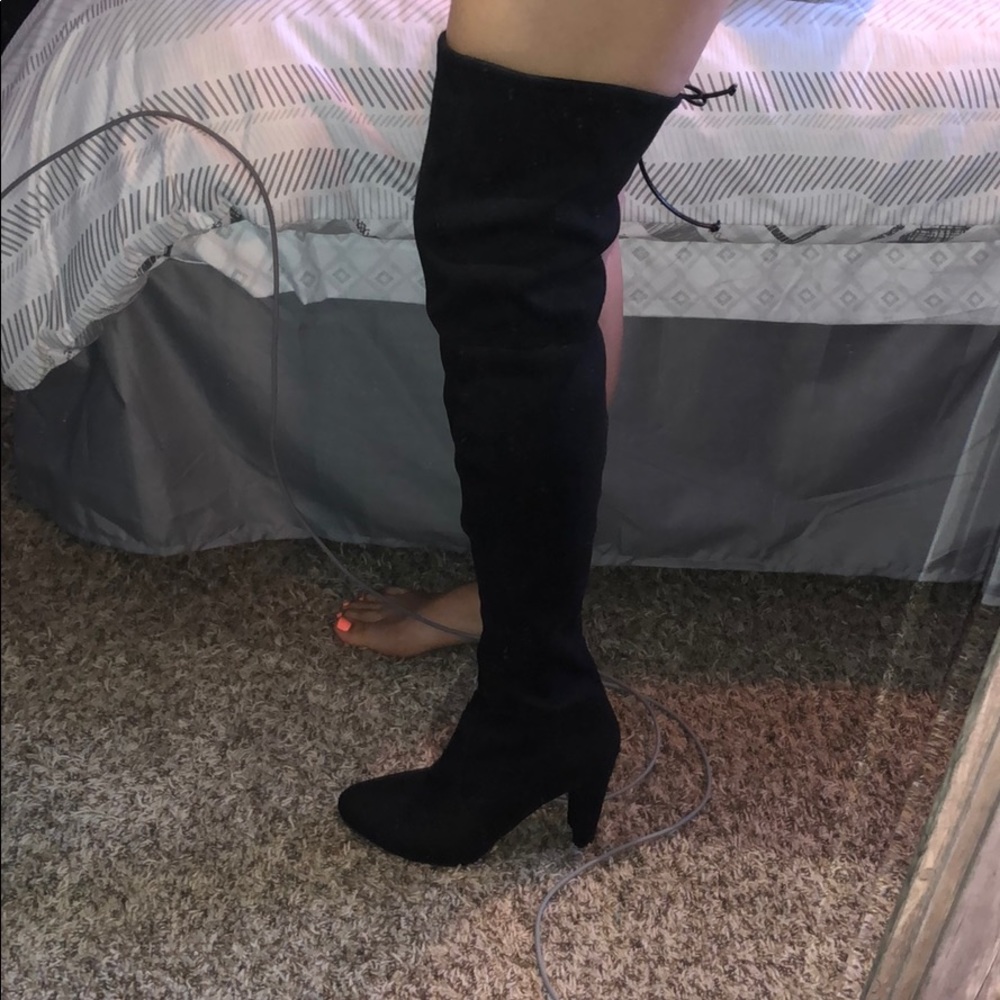Knee boots
